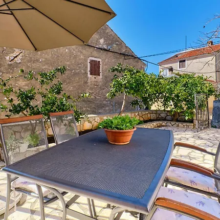 Beautiful Apartment In Cunski