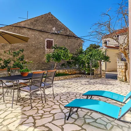Beautiful Apartment In Cunski דירה